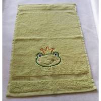 kuschelweiches Handtuch bestickt mit kleinen Tieren, Blickfang für jedes Bad, Baumwolle,grün mit einem Frosch Bild 1