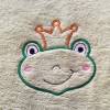 kuschelweiches Handtuch bestickt mit kleinen Tieren, Blickfang für jedes Bad, Baumwolle,grün mit einem Frosch Bild 2