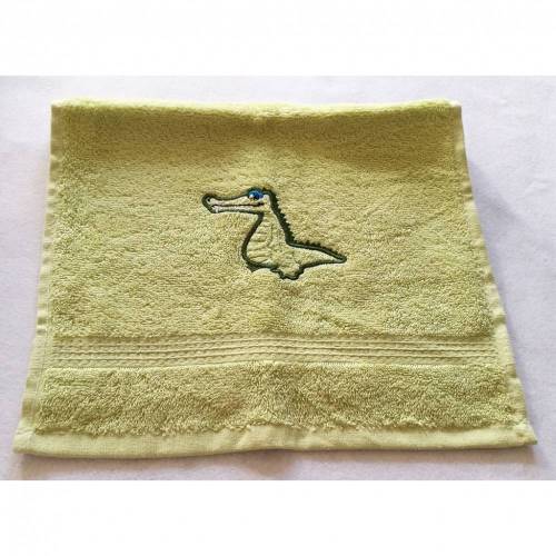 kuschelweiches Handtuch bestickt mit kleinen Tieren, Blickfang für jedes Bad, Baumwolle,grün mit einem kleinen Krokodil