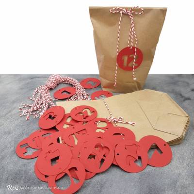 Adventskalender zum Befüllen – 24 Kraftpapierbeutel mit roten Zahlenanhängern & Kordeln