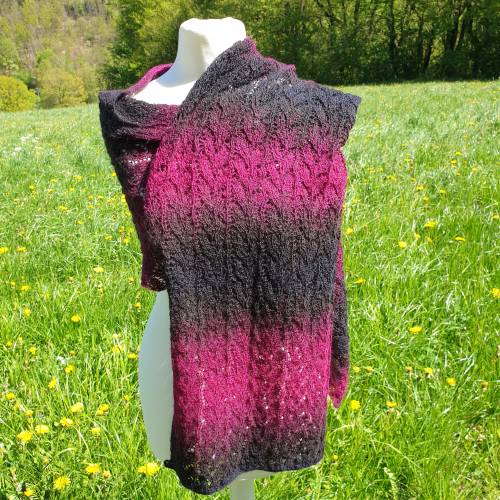Schultertuch - Lace Stola - Schal - elegant und handgestrickt - violett/schwarz - aus Wolle