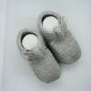 graue Strickschuhe mit Riemchen aus Wolle für 3-6 Monate Bild 6