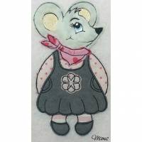 Maus mit Kleidchen,  Doodle Stickdatei 13 x 18 cm, Bitte Format auswählen Bild 1