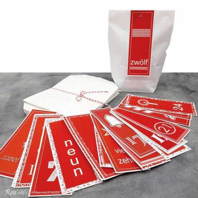 Adventskalendertüten und Zahlenanhänger in rot-weiß