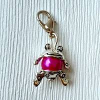 Froschanhänger - Anhänger in Form eines Frosches mit einer pinkfarbenen Perle - 16 mm Bild 1
