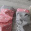 Armstulpen zum wenden für Damen und Kinder genäht aus Jersey in rosa mit weißen Punkten, kombiniert mit Jersey in grau Bild 3