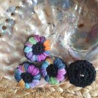 4 Blütenknöpfe Häkelknöpfe als Farbtupfer Bild 10