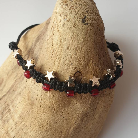 Schwarzes Makramee Armband mit Perlen und  Sternen