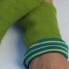 grüne kratzfreie Armstulpen Pulswärmer Handgelenke Walkloden gefüttert Bild 4