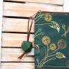 Kosmetiktäschchen L HILDA grün Baumwolle mit braunem Kunstleder in floralem Muster Bild 2