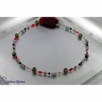 Einmalige Kette in grau und rot - elegant & verspielte Halskette aus einmaligen Perlen Bild 1