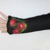 Filzstulpen Armstulpen schwarz aus Wolle mit Rosen Bild 3