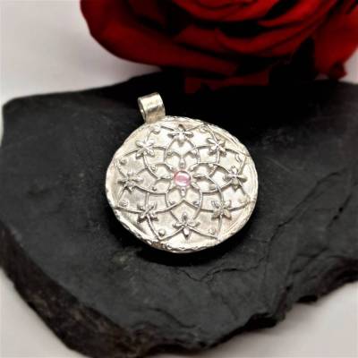 Außergewöhnliches Silberamulett "Gänseblümchenreigen" 999 Silber