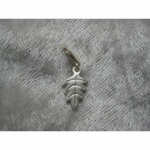 Anhänger Kleines Blatt aus 999 Silber mit Karabiner, Charm