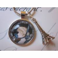 Schlüsselanhänger Frankreich Blau Porträt Frau Dame Hut Eiffelturm Paris "Sandrine" Geschenkidee Geburtstagsgeschenk Jubiläum Weihnachten Bild 1