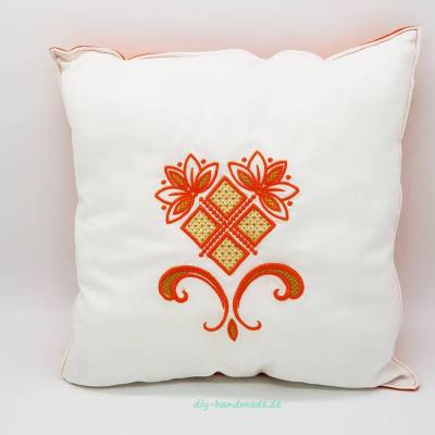 Yoga Kissen weiß-orange bestickt, 40x40 cm, handgemachtes Unikat aus Baumwolle