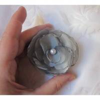 Haarklammer Stoffblume romantisch grau "Perle de Pluie" Taufe Hochzeit Abschlussball Bild 1