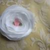 Weiße Braut Brosche Klammer Stoffblume "Chloé" elegant romantisch Bild 3