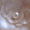 Braut Stoffbrosche Stoffblume beige Brosche in Form einer Blume mit Perle "Leonie" Hochzeit Taufe Abschlussball Weihnachten romantisch elegant festlich Bild 2