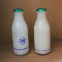 alte Milchflaschen aus Glas, verschiedene Marken Bild 1