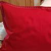 roter Kissenbezug bestickt, 65x40 cm, Kissenhülle mit Ziernähten und Reißverschluss, Unikat Bild 3