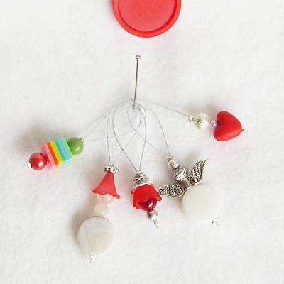 5 Maschenmarkierer zum Hängen – Kleiner Mix mit Wichtel, Glocke, Engel, Würfel & Herz, Rot Weiß, Geschenk für Strickerinnen