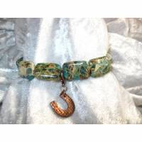 Naturstein-Armband aus Jaspis-Rechtecken mit Hufeisen Charm aus Bronze Bild 1