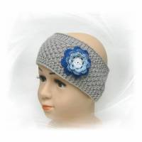 graues Stirnband mit blauer 3D-Häkelblüte Bild 1