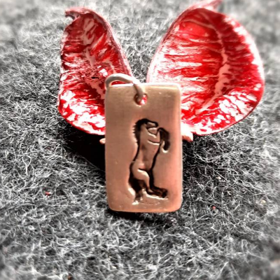 rechteckiger Anhänger "Pferd" aus 999 Silber, patiniert