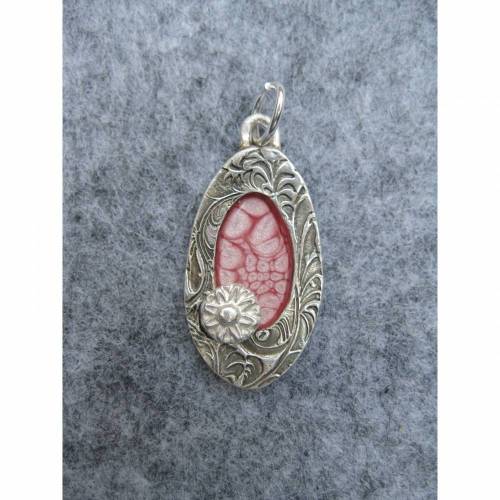 Ovaler Anhänger aus 999 Silber mit schönem Muster, gefüllt mit Email-Effektfarbe in rosé