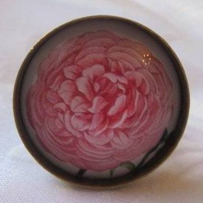 Verschnörkelter Cabochon Ring Motiv Rosa Blume 