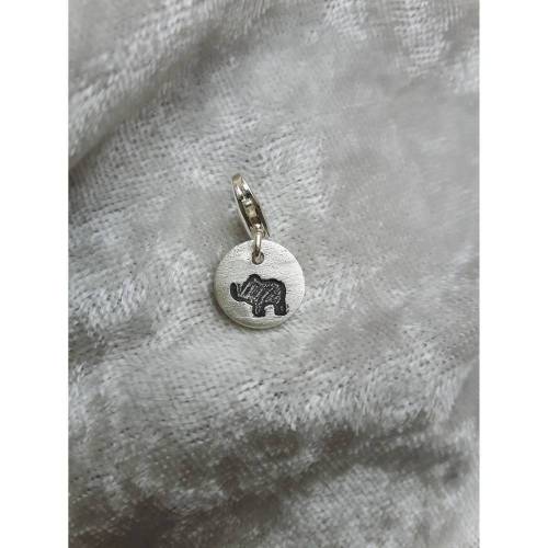 runder Anhänger Charm Elefant aus 999 Silber, patiniert