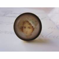 Cabochon Ring mit Motiv Frau "Madeleine" romantisch viktorianisch im Vintage-Stil Geschenkidee Bild 1
