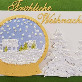 Weihnachtskarte in weiß und gold Schneekugel mit glitzernder Winterlandschaft