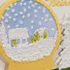 Weihnachtskarte in weiß und gold Schneekugel mit glitzernder Winterlandschaft Bild 2