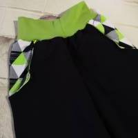 Hose Gr. 140 , schwarz- grün, mit Taschen Jogginghose Bild 2