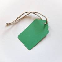 20 Geschenkanhänger grün, rechteckig, oben mit gewelltem Rand Bild 1