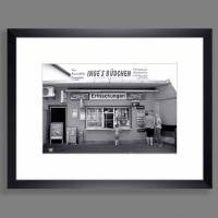 Kiosk Das Büdchen im Ruhrgebiet  - gerahmt 45 x 35 cm - schwarz weiß Fotografie Kunstdruck - Fineartprint - Kunst - Bild 1