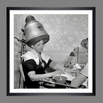 Maniküre und Hair Styling - Beauty - KUNSTDRUCK Poster schwarz Weiß  Fotografie - Vintage Art - Fine Art - Fotokunst - Kunst - Druck