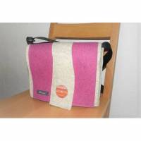 Schicke Tasche mit der Wechselklappe, rosa und hellmeliert, mit Fimoknopf, Umhängetasche, wandelbar, aus Wollfilz, handgemacht von Dieda! kaufen Bild 1