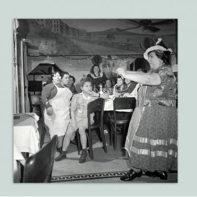 Marconi's Restaurant - Gypsy Woman II 1942 Tanz  - Kunstdruck Poster ungerahmt - schwarz-weiss Fotografie -