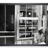 Old Barber Shop 1935 -  Kunstdruck gerahmt 63 x 43 cm -  Historische schwarz weiß Fotografie Wandbild - Vintage Art - Fineartprint Bild 4