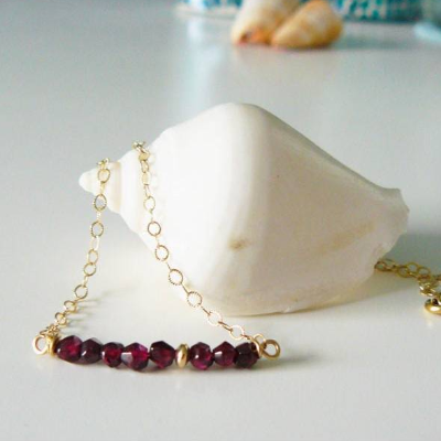 Gold filled Kette mit Granat, Granat Kette, Bar Kette gold, Gold filled Schmuck, Stabkette, Layer Kette, Geburtsstein Januar