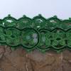 handgehäkeltes Spitzenhalsband in grün mit Goldverzierung und Perlen Bild 4