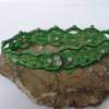 handgehäkeltes Spitzenhalsband in grün mit Goldverzierung und Perlen Bild 8