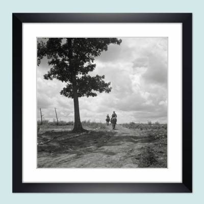 Reiten bis zum Horizont - Landschaft - Kunstdruck gerahmt 35 x 35 cm  - Vintage Art  - Gerahmte Bilder - Historische Schwarz weiß Fotografie