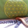 Yoga Augenkissen mit wunderschöner Stickerei Blume des Lebens in gold Bild 2