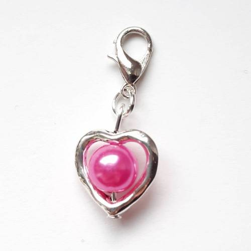 Herzanhänger - Anhänger in Form eines Herzes mit einer rosafarbene Perle