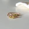 Peridot Ohrringe Rose Gold filled 2 cm, offene Creolen, August Geburtsstein Ohrringe, kleine roségoldene Bogen Ohrringe Bild 1