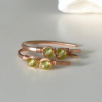 Peridot Ohrringe Rose Gold filled 2 cm, offene Creolen, August Geburtsstein Ohrringe, kleine roségoldene Bogen Ohrringe